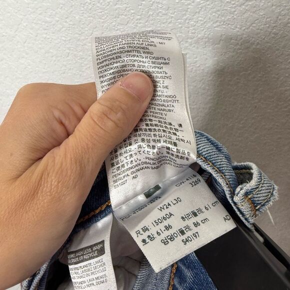 Woman’s Levi's Blue Jean Shorts Distressed Frayed Hem Size 24 - Picture 3 of 4